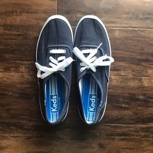 9.5 Navy Keds with White Soles and Laces
